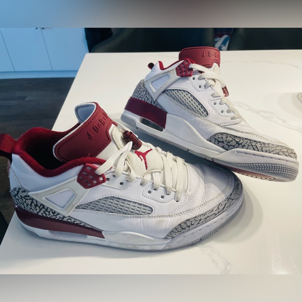 Jordan Spizike Low - Men's
Color: Grey/Red/White
Size: 09.0